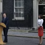 Дејвид Камерон поднесе оставка