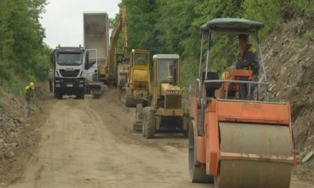Подбеласичкиот појас се поврзува со нов асфалтен пат.Истиот е во должина од 4 километри